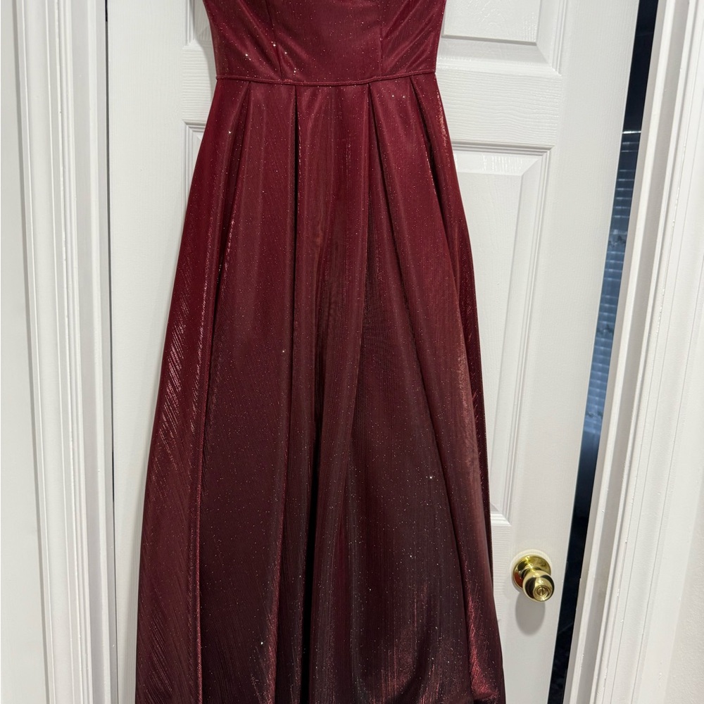 Chic Strapless Burgundy Dress